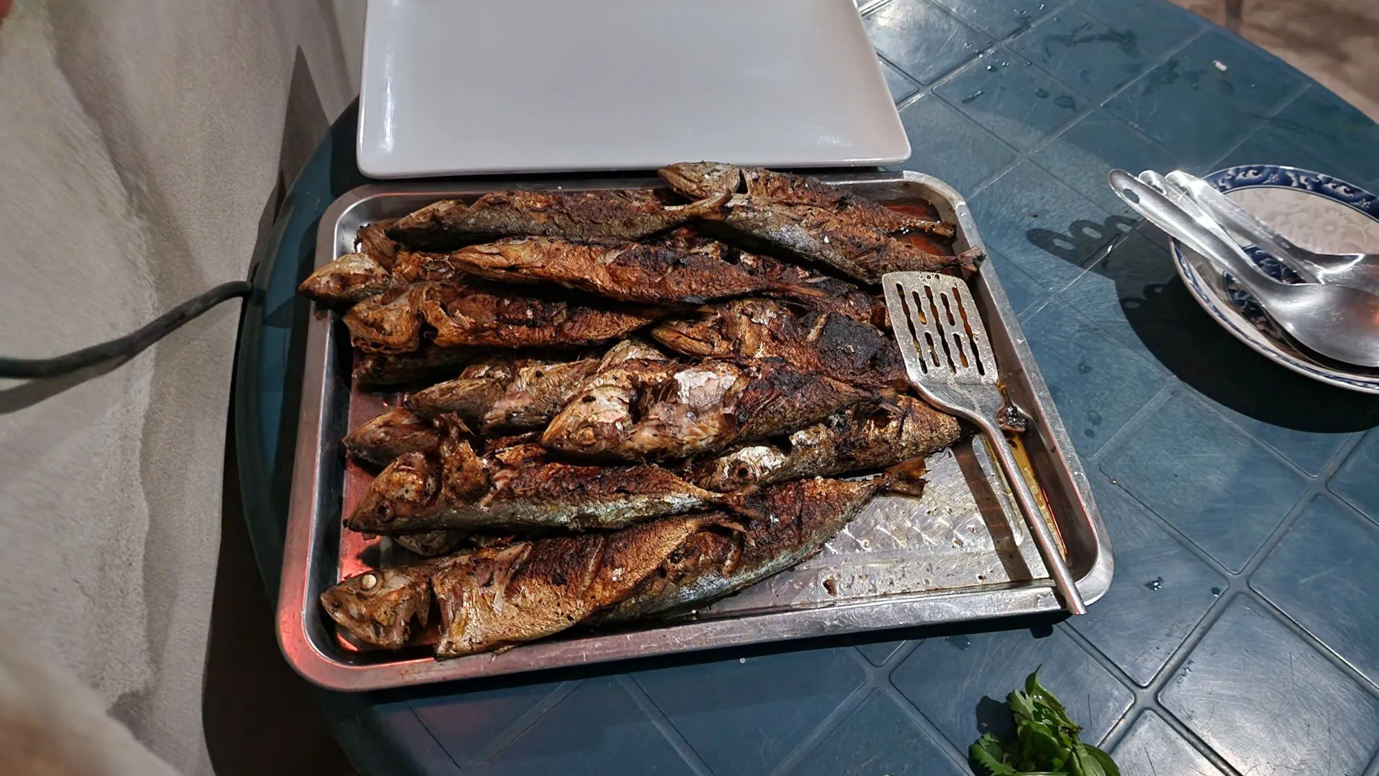 Um prato de marisco na mesa da Residencial Duma